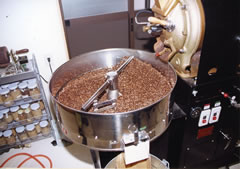 焙煎工房では直火式焙煎